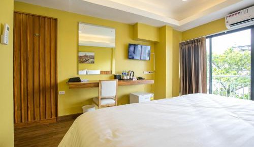 Deluxe King Room - Non-Smoking