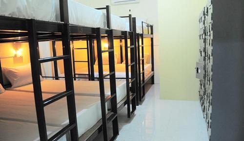 Bed in 6-Bed Dormitory Room with External Shared Bathroom