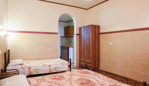 Studio (3 Adults)