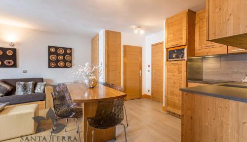 Three-Bedroom Duplex Apartment (6-8 People)