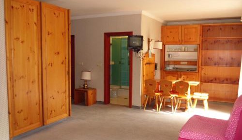 Studio (7 adults)