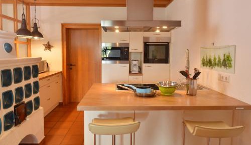 Five-Bedroom Apartment with Terrace