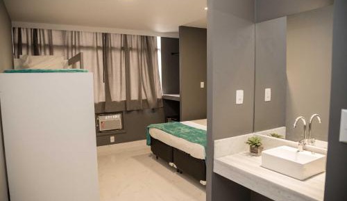 Queen Suite with Pool View