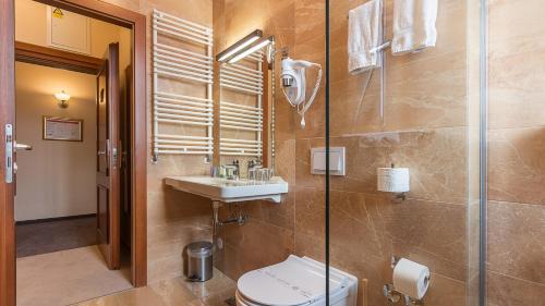 Twin Room with Private Bathroom