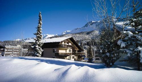 Apartment with Mountain View
