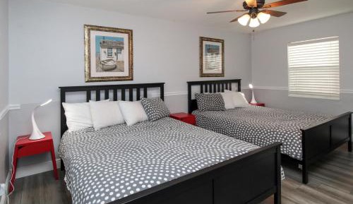 One Bedroom with Queen Bed