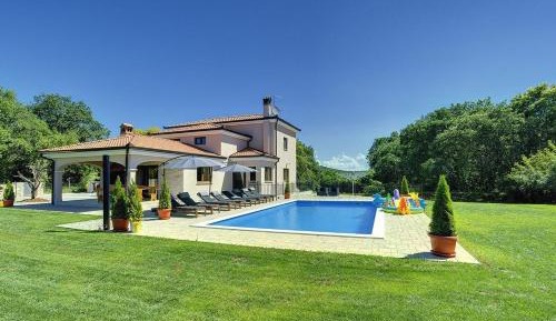 Four-Bedroom Holiday Home