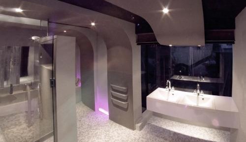 Deluxe Double Room with Bath
