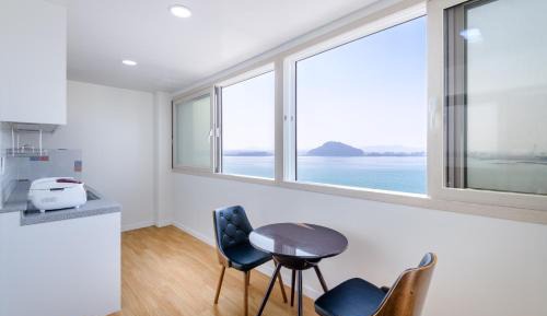 Deluxe Twin Room with Sea View