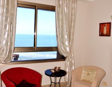  One-Bedroom Apartment with Sea View