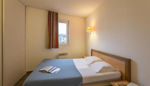 One-Bedroom Apartment with Sleeping Alcove (8 people) - River	