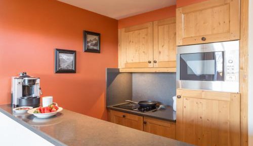 Three-Bedroom Apartment with Balcony - Mountain View (10 People)