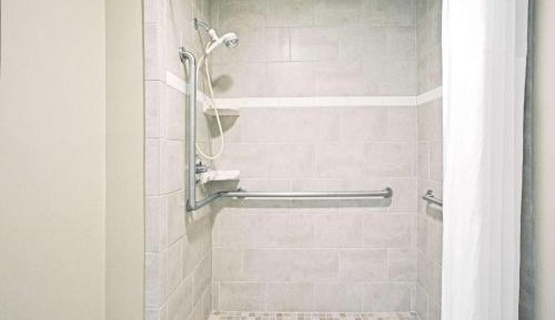 Queen Room with Two Queen Beds and Roll-in Shower - Mobility Accessible/Non-Smoking
