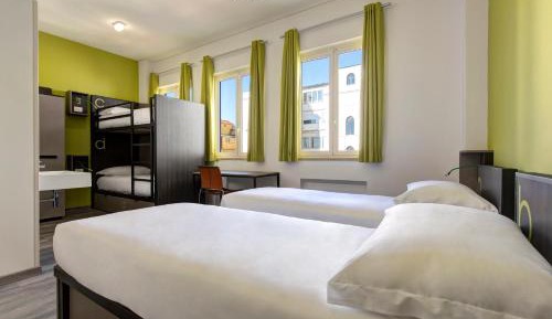Quadruple Room with Private Bathroom