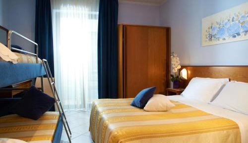 Quadruple Room with Partial Sea View