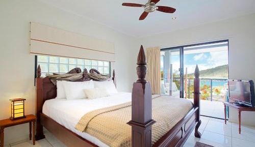 One Bedroom Two Bathroom Top Floor Penthouse with Balcony Jacuzzi