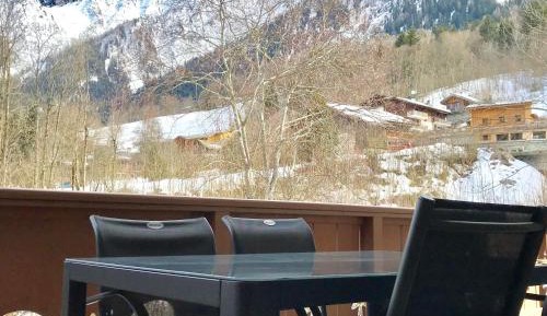 Apartment with Mountain View