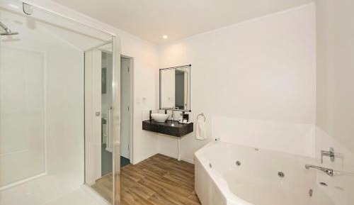 Studio with Spa Bath