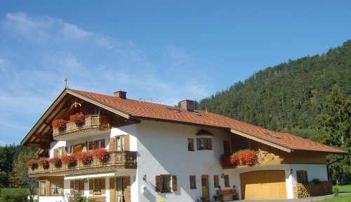 Apartment with Balcony and Mountain View