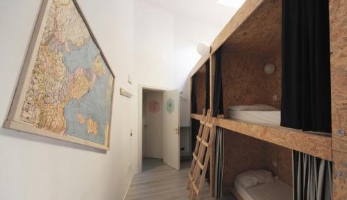 Bed in 8-Bed Mixed Dormitory Room