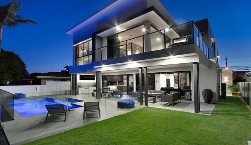 Eight-Bedroom Holiday Home