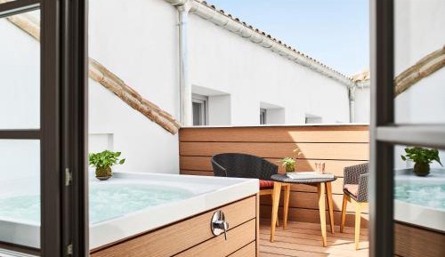 Suite with Hot Tub