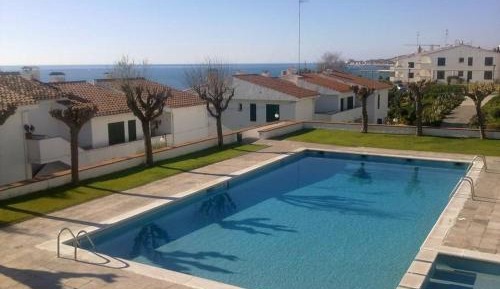 Apartment with Pool View 