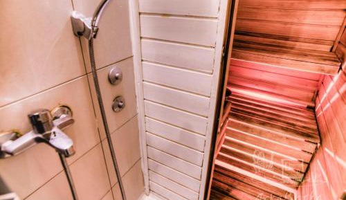 Double or Twin Room with Shared Bathroom - Bird Nest