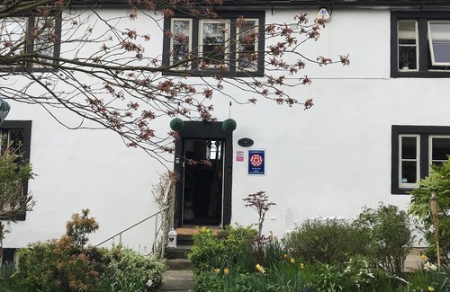 Yeadon Hotel | Willow Cottage B&B