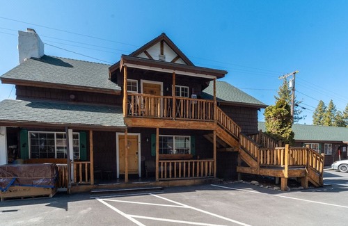 Tahoya Shores Hotel | Red Wolf Lakeside Lodge
