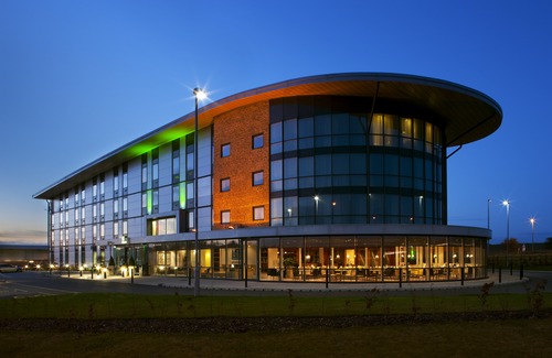 Amesbury Hotel | Holiday Inn Salisbury - Stonehenge, an Ihg Hotel