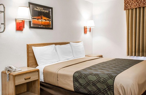Sedalia Hotel | Econo Lodge Truman Inn
