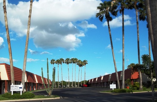 Donna Hotel | Victoria Palms Inn & Suites