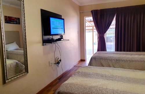 Mahikeng Hotel | Double Room in Cosy Guesthouse, One of The Select Guesthouses in Mahikeng