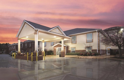 Calhoun Hotel | La Quinta Inn by Wyndham Calhoun