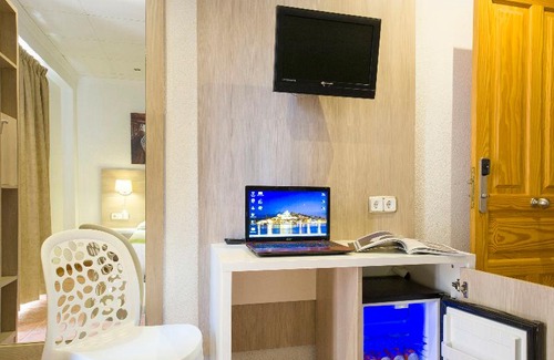 Sant Antoni de Portmany Hotel | Hostal Adelino