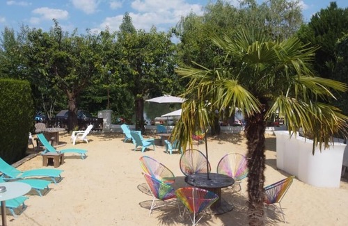 Saint-Pierre-la-Garenne Hotel | Les Canisses