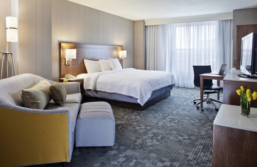 Pueblo Hotel | Courtyard by Marriott Pueblo