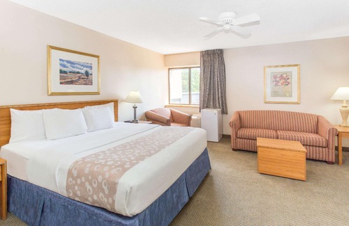 Quad Cities Hotel | Baymont by Wyndham Davenport