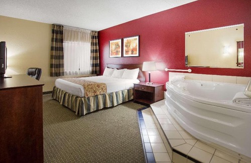 Bettendorf Hotel | Ramada by Wyndham Bettendorf