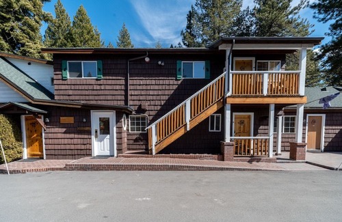 Tahoya Shores Hotel | Red Wolf Lakeside Lodge