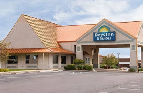 Kokomo Hotel | Days Inn & Suites by Wyndham Kokomo