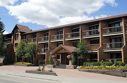 Banff Hotel | High Country Inn