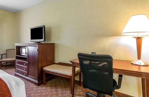 South Point Hotel | Comfort Suites South Point - Huntington