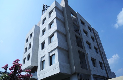 Phase 1 Hotel | OYO 1349 Hotel Solitaire
