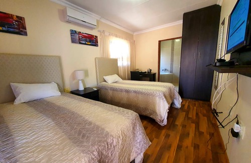 Mahikeng Hotel | Double Room in Cosy Guesthouse, One of The Select Guesthouses in Mahikeng