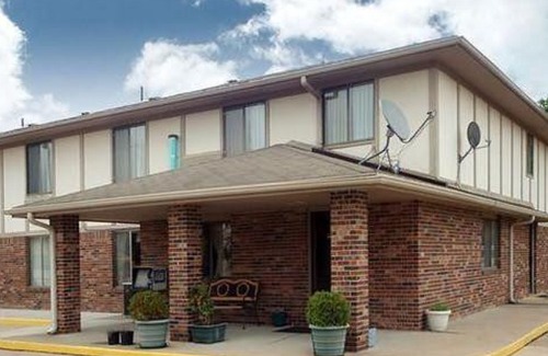 Lansing Hotel | Econo Lodge Lansing - Leavenworth