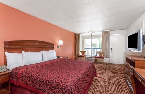 Fredericksburg Hotel | Days Inn by Wyndham Fredericksburg North