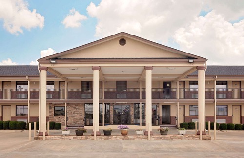 Paris Hotel | Days Inn by Wyndham Paris