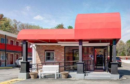 Sharon Hotel | Econo Lodge Sharon
